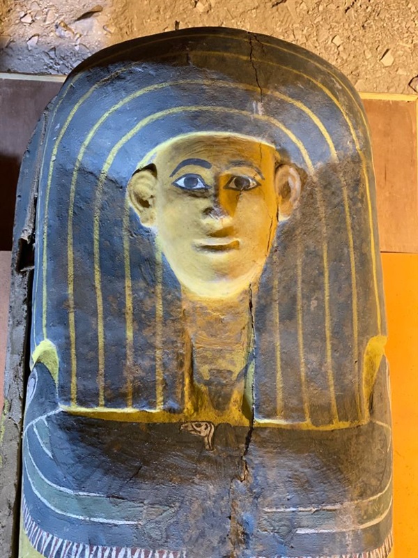 الكشف عن ثلاث توابيت خشبية بمنطقة آثار العساسيف بالقرنة