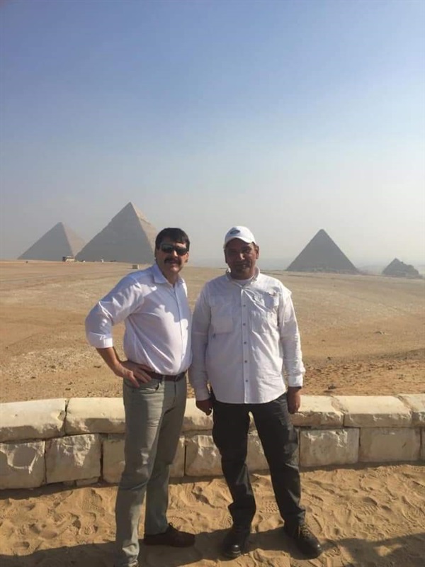 رئيس دولة المجر وزوجته وابنته فى زيارة بمنطقة آثار الهرم وسقارة