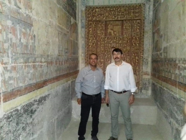 رئيس دولة المجر وزوجته وابنته فى زيارة بمنطقة آثار الهرم وسقارة