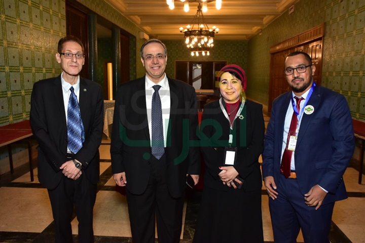 المشاركون في منتدى تحدي الثقافة العربية يقفون دقيقة حداد على شهداء الوطن العربي المشاركون في منتدى تحدي الثقافة العربية يقفون دقيقة حداد على شهداء الوطن العربي