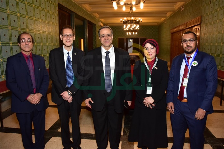 المشاركون في منتدى تحدي الثقافة العربية يقفون دقيقة حداد على شهداء الوطن العربي المشاركون في منتدى تحدي الثقافة العربية يقفون دقيقة حداد على شهداء الوطن العربي