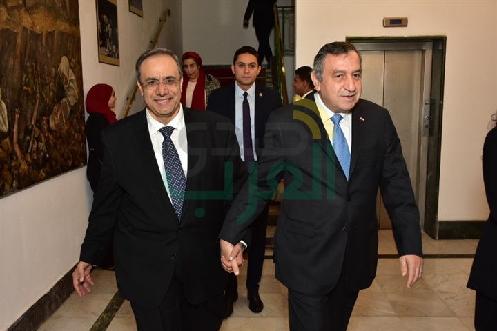 رئيس الوزراء الأسبق: القانون وحده لا يجعل المجتمعات تزدهر 