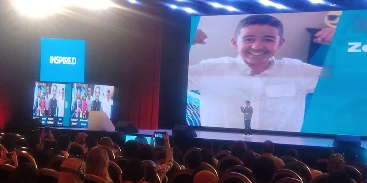 بالصور.. الطفل زين يحكي قصة الأمل والإيمان بمنتدى شباب العالم