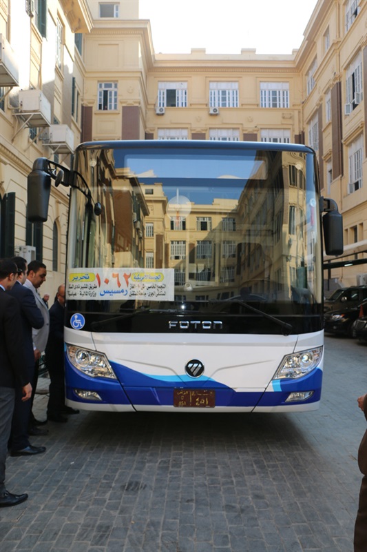 محافظ القاهرة: بدء التشغيل التجريبي لأول أتوبيس يعمل بالكهرباء بالعاصمة