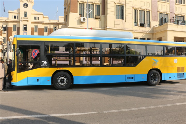 محافظ القاهرة: بدء التشغيل التجريبي لأول أتوبيس يعمل بالكهرباء بالعاصمة