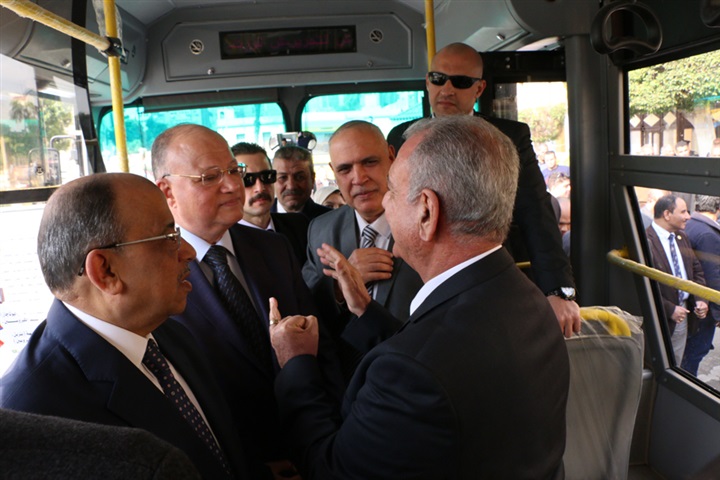 محافظ القاهرة: بدء التشغيل التجريبي لأول أتوبيس يعمل بالكهرباء بالعاصمة