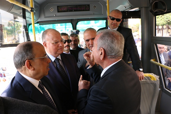 محافظ القاهرة: بدء التشغيل التجريبي لأول أتوبيس يعمل بالكهرباء بالعاصمة