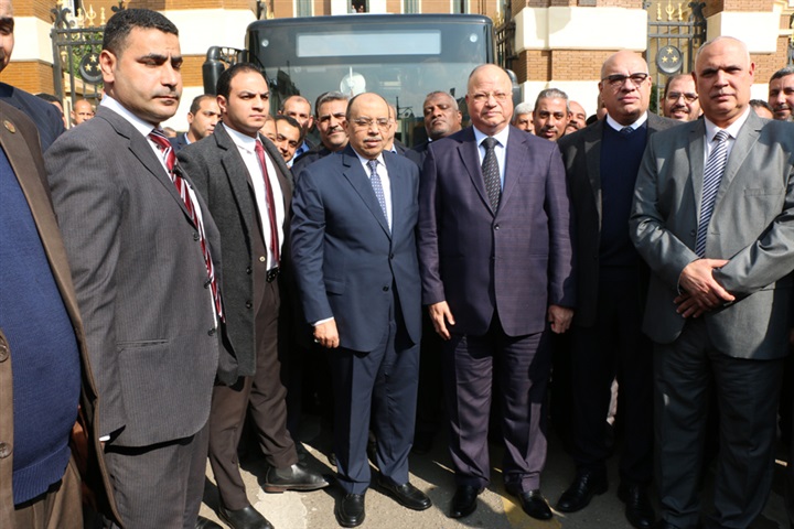 محافظ القاهرة: بدء التشغيل التجريبي لأول أتوبيس يعمل بالكهرباء بالعاصمة