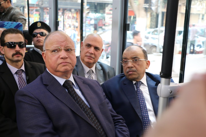 محافظ القاهرة: بدء التشغيل التجريبي لأول أتوبيس يعمل بالكهرباء بالعاصمة