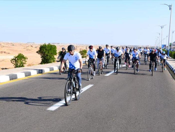 بالصور.. السيسي يلتقي بالشباب المشاركين في ماراثون السلام في شرم الشيخ