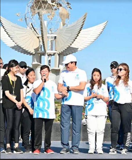 بالصور.. السيسي يلتقي بالشباب المشاركين في ماراثون السلام في شرم الشيخ