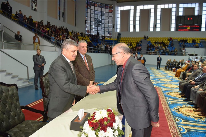 الفريق أسامة ربيع يُكرم قيادات هيئة قناة السويس والعاملين المُحالين للتقاعُد