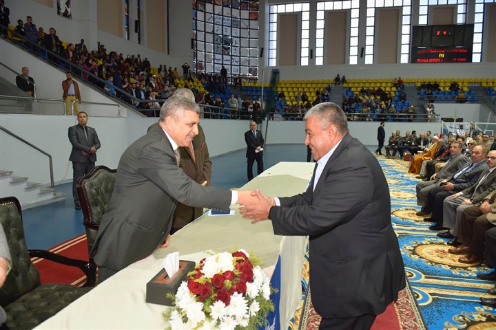 الفريق أسامة ربيع يُكرم قيادات هيئة قناة السويس والعاملين المُحالين للتقاعُد