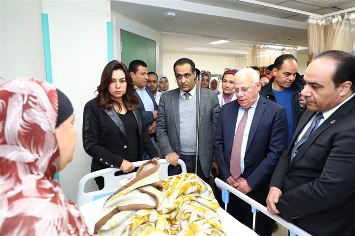 محافظ دمياط تزور مصابى حادث أتوبيس الاستثمار ببورسعيد للإطمئنان على حالتهم الصحية