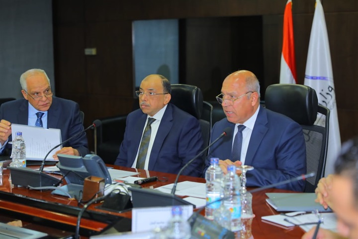 بالصور.. كواليس اجتماع وزير التنمية المحلية ووزير النقل ومحافظ الجيزة والقليوبية