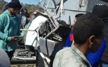 بعد إصطدام القطار بسيارة نصف نقل وحشرتها أسفل الجرار.. السكك الحديد تناشد بالإلتزام