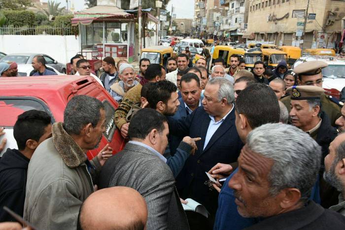بالصور.. محافظ الشرقية فى جولة تفقدية بمدينة فاقوس 