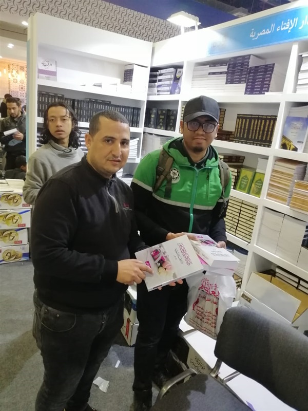 إقبال كبير على جناح دار الإفتاء بمعرض القاهرة الدولي للكتاب