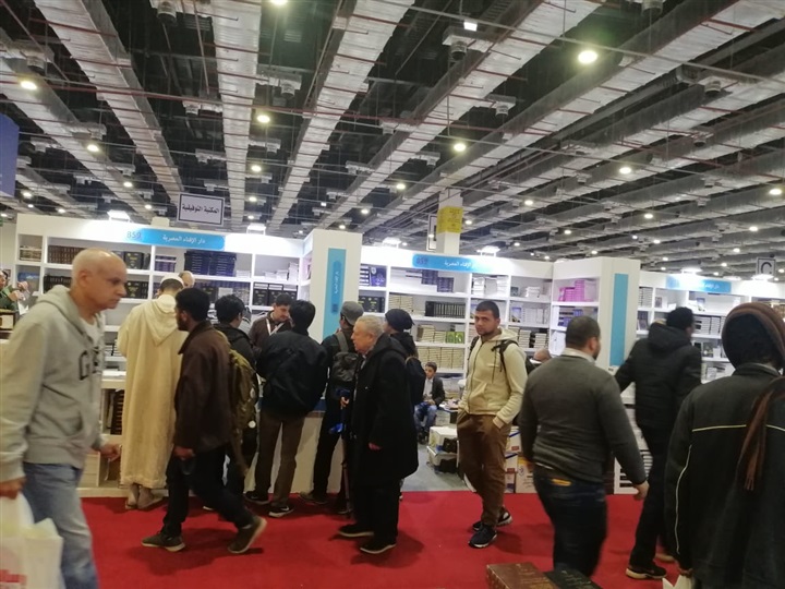 إقبال كبير على جناح دار الإفتاء بمعرض القاهرة الدولي للكتاب