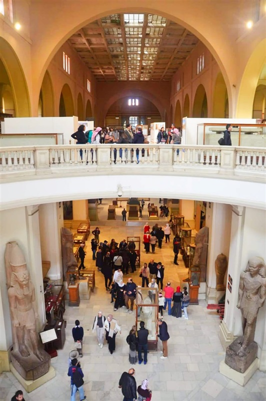 وفد شبابي من أبناء المصريين بالخارج يزور أهرامات الجيزة والمتحف المصري 