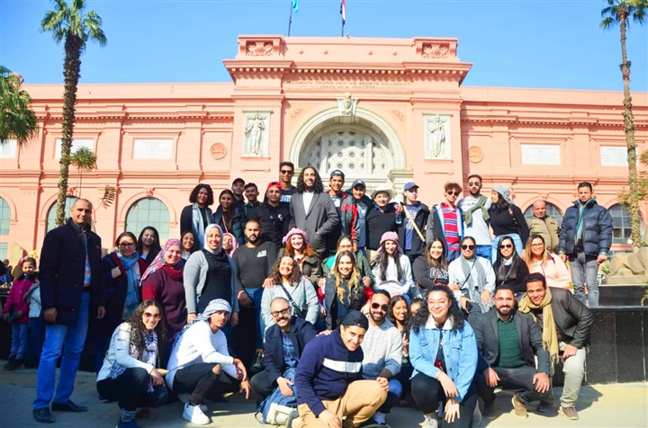وفد شبابي من أبناء المصريين بالخارج يزور أهرامات الجيزة والمتحف المصري 