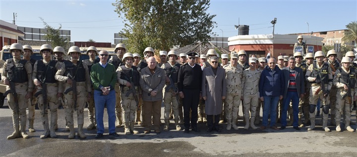الفريق أسامة ربيع يلتقى مدير أمن الإسماعيلية ويتفقد قوات تأمين المجرى الملاحى