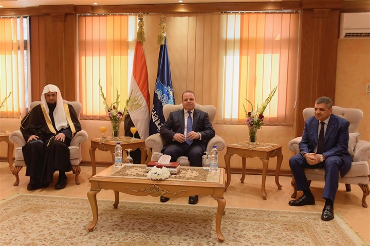 للتعرف على مستجدات التنمية في منطقة القناة.. الفريق أسامة ربيع يستقبل النائب العام المستشار حماده الصاوي والنائب العام السعودي الشيخ سعود بن عبد الله المعجب   