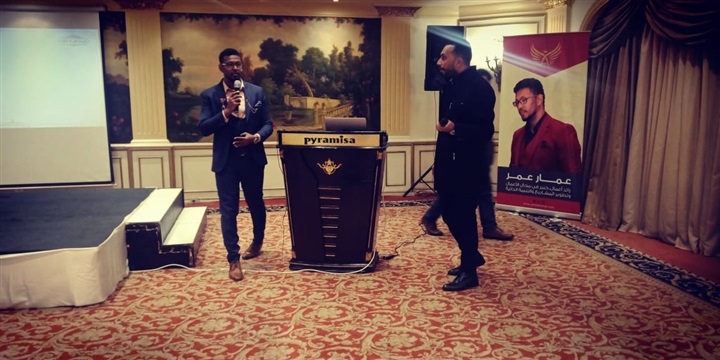 قصة نجاح شاب تحول دخله إلى الدولار بعد تدريب أسرار لعبة الثراء.. صور