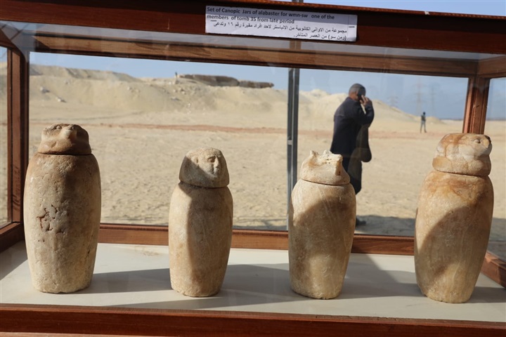 "العناني" يعلن عن أول كشف آثري لعام 2020 بمنطقة الغريفة بتونا الجبل بمحافظة المنيا 