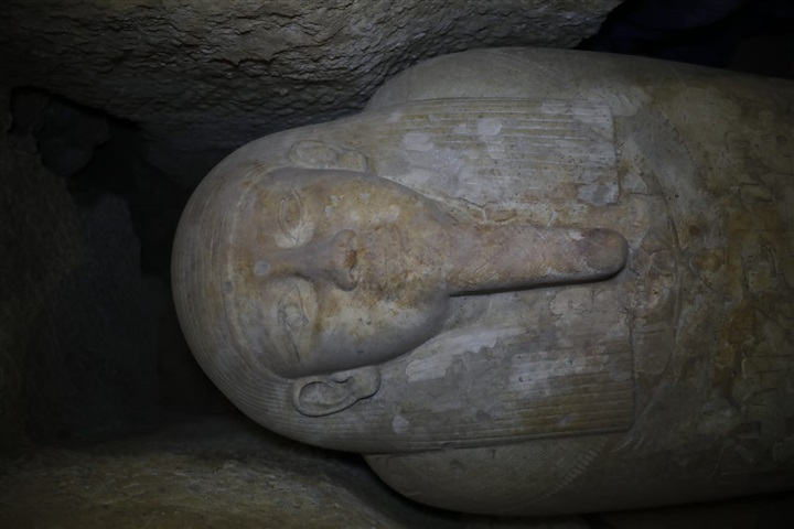 "العناني" يعلن عن أول كشف آثري لعام 2020 بمنطقة الغريفة بتونا الجبل بمحافظة المنيا 