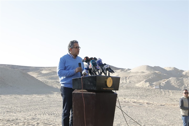 "العناني" يعلن عن أول كشف آثري لعام 2020 بمنطقة الغريفة بتونا الجبل بمحافظة المنيا 