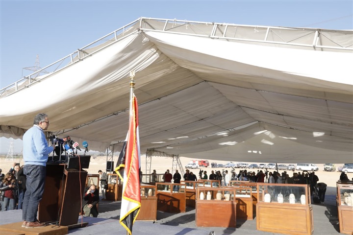 "العناني" يعلن عن أول كشف آثري لعام 2020 بمنطقة الغريفة بتونا الجبل بمحافظة المنيا 