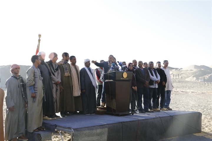 "العناني" يعلن عن أول كشف آثري لعام 2020 بمنطقة الغريفة بتونا الجبل بمحافظة المنيا 