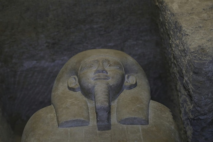 "العناني" يعلن عن أول كشف آثري لعام 2020 بمنطقة الغريفة بتونا الجبل بمحافظة المنيا 