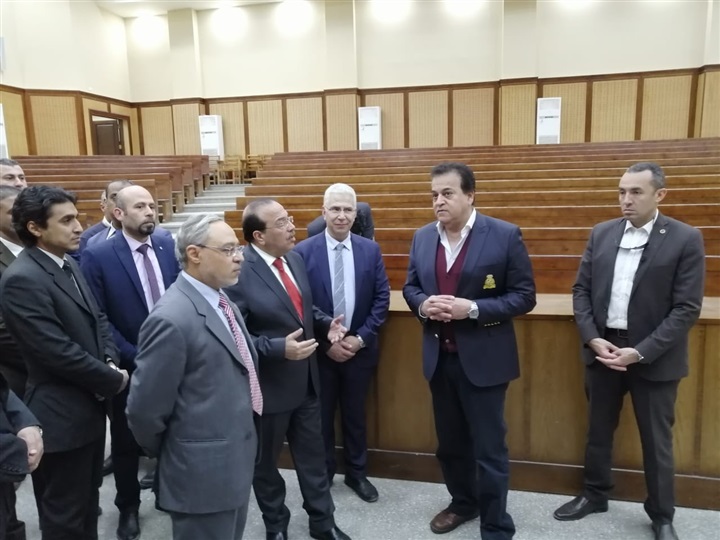 وزير التعليم العالي في جولة تفقدية لمستشفيات جامعة طنطا