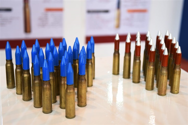 الرئيس السيسى يفتتح مصانع جديدة بالإنتاج الحربى ويتفقد المدرعة "سينا 200"