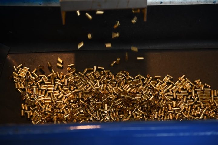 الرئيس السيسى يفتتح مصانع جديدة بالإنتاج الحربى ويتفقد المدرعة "سينا 200"