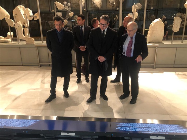 وزير السياحة والآثار يقوم بزيارة المتاحف الكبري بأثينا 