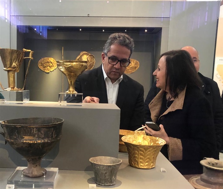 وزير السياحة والآثار يقوم بزيارة المتاحف الكبري بأثينا 