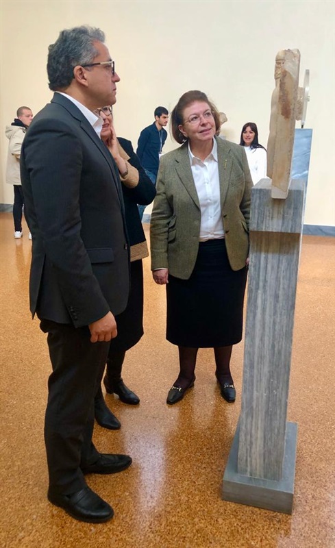 وزير السياحة والآثار يقوم بزيارة المتاحف الكبري بأثينا 