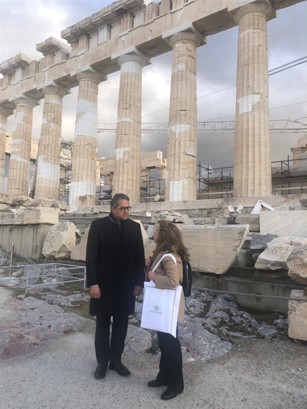 وزير السياحة والآثار يقوم بزيارة المتاحف الكبري بأثينا 