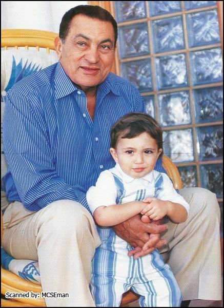 بالصور.. علاقة خاصة ربطت الرئيس الراحل حسنى مبارك بأحفاده حتي وفاته