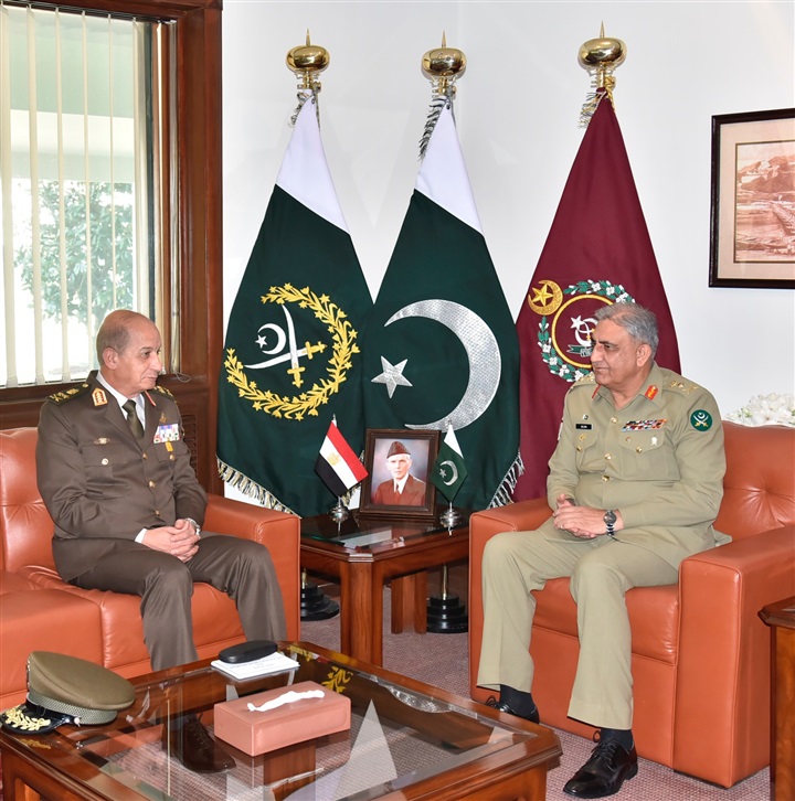 الفريق أول محمد زكي يعود إلي القاهرة بعد زيارة رسمية لجمهورية باكستان   