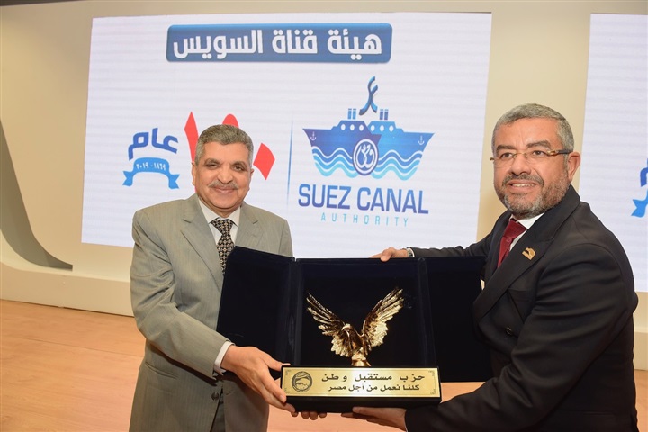 خلال استقباله وفد حزب مستقبل وطن.. وعدد من النواب الفريق أسامة ربيع يستعرض تطورات مشروعات هيئة قناة السويس