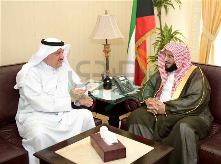 الدكتور عائض القرني فى زيارة لمجلس الأمة الكويتي الدكتور عائض القرني فى زيارة لمجلس الأمة الكويتي