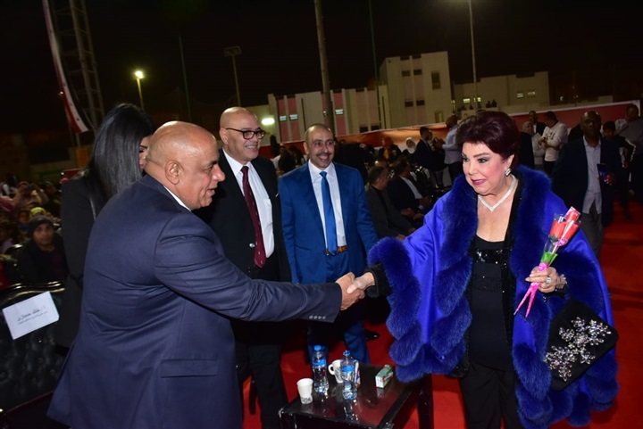 شاهد بالصور.. وزيرا الشباب والرياضة والتضامن يكرمان الأمهات المثاليات بأحتفالية مركز شباب الشهيد شريف السباعي بحضور وفاء عامر ورجاء الجداوي 