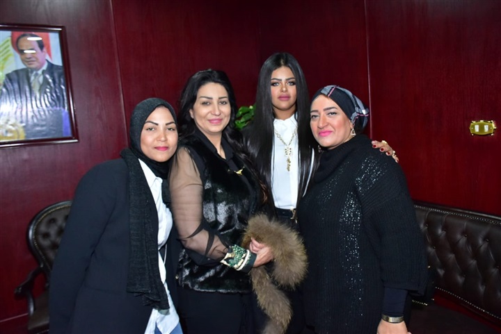 شاهد بالصور.. وزيرا الشباب والرياضة والتضامن يكرمان الأمهات المثاليات بأحتفالية مركز شباب الشهيد شريف السباعي بحضور وفاء عامر ورجاء الجداوي 