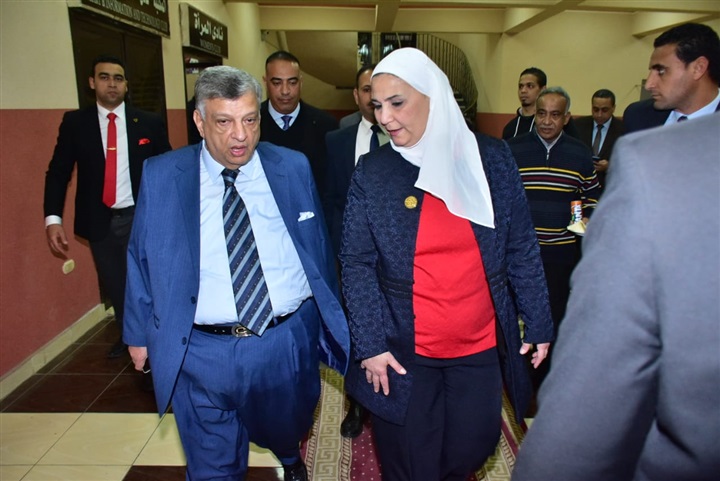 شاهد بالصور.. وزيرا الشباب والرياضة والتضامن يكرمان الأمهات المثاليات بأحتفالية مركز شباب الشهيد شريف السباعي بحضور وفاء عامر ورجاء الجداوي 