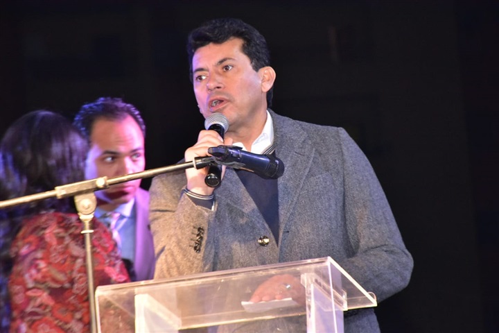 شاهد بالصور.. وزيرا الشباب والرياضة والتضامن يكرمان الأمهات المثاليات بأحتفالية مركز شباب الشهيد شريف السباعي بحضور وفاء عامر ورجاء الجداوي 