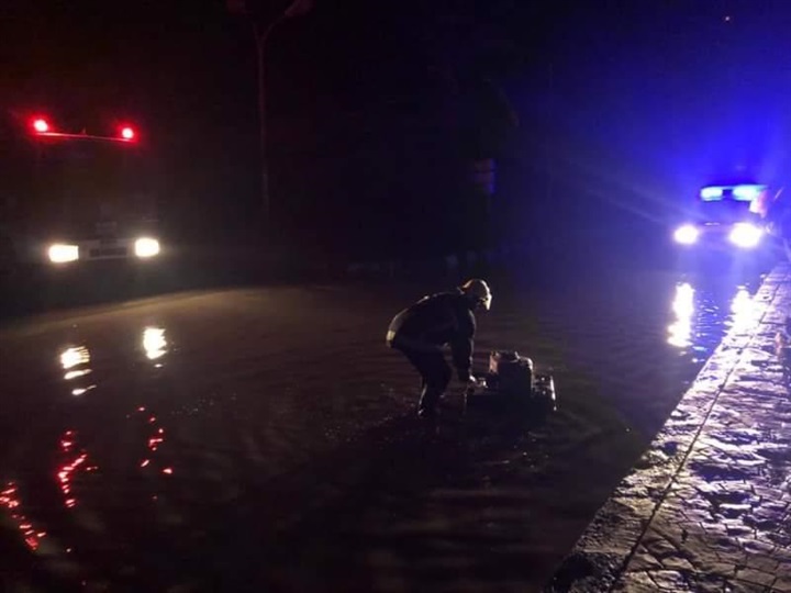 بالصور.. رجال الشرطة فى الشوارع والميادين فى ظل الطقس السيئ يقومون بواجبهم الوطني